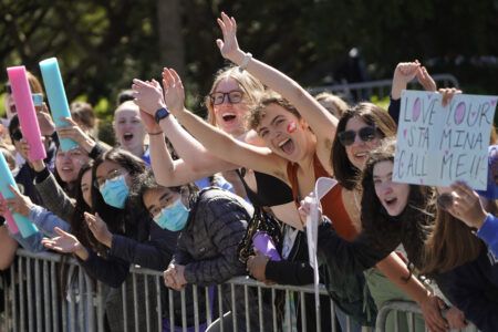 Wellesley College Students Fight for Female Admission, Males Already Welcome