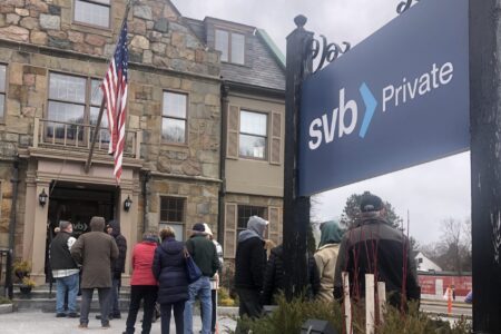 Standstill Outside Wellesley Silicon Valley Bank [WITH PHOTOS]
