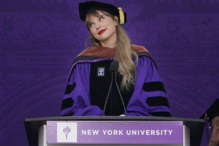 Harvard students flock to new Taylor Swift course